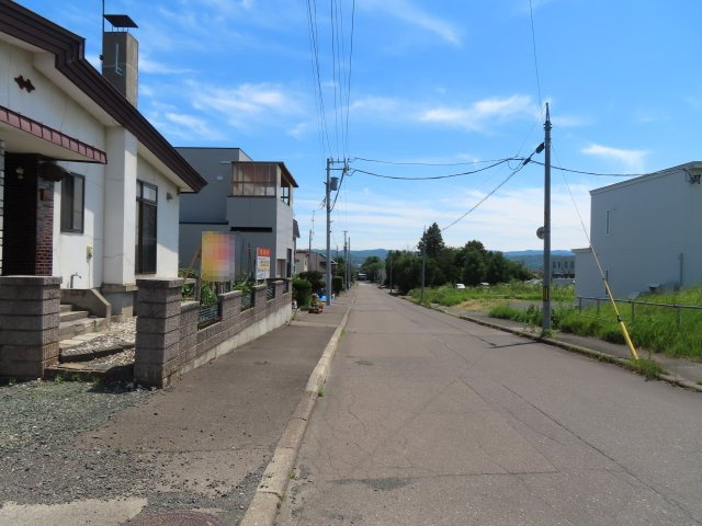 北見市寿町４丁目４番２１号　中古売家の周辺|【前面道路】南西側幅員10ｍの公道に、14.137ｍ接道しています。