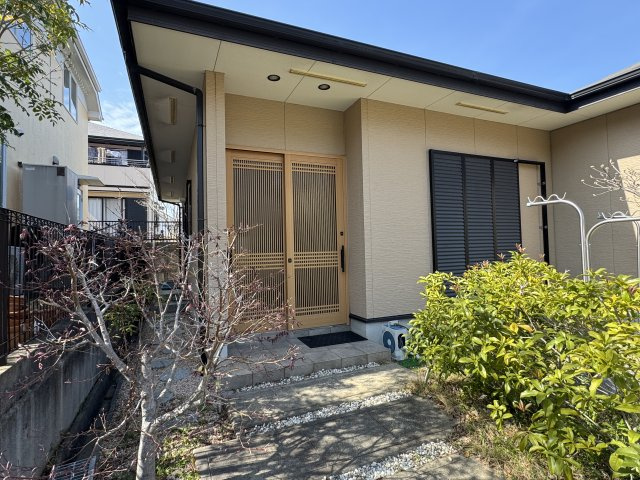 阪南市桃の木台６丁目　中古戸建の玄関