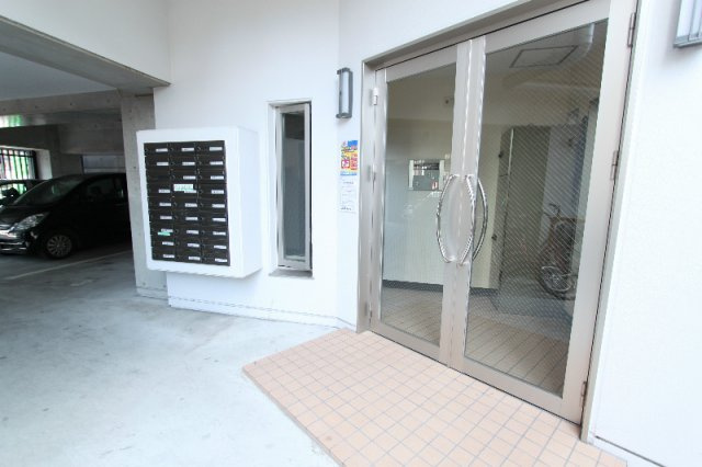 熊本市中央区水前寺１丁目の賃貸マンションのエントランス