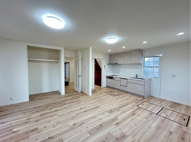 横浜市泉区白百合３丁目 中古戸建て【仲介手数料半額】の居間・リビング