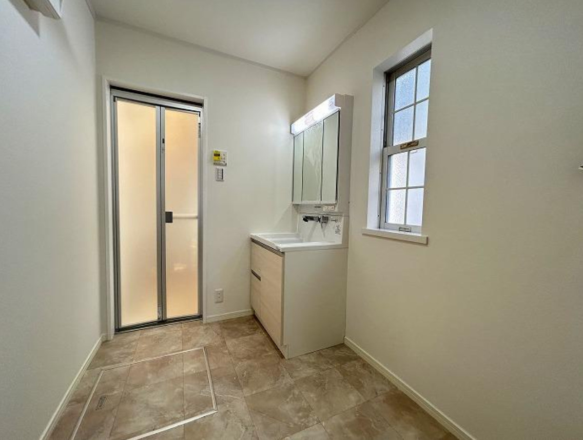 横浜市泉区白百合３丁目 中古戸建て【仲介手数料半額】の玄関