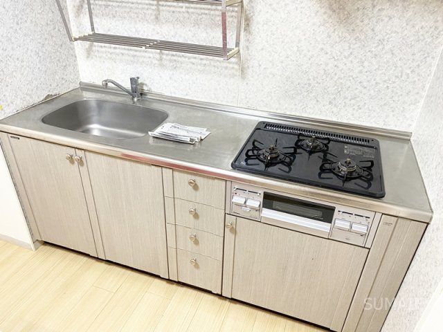 ガーデンシティ日進のキッチン|グリル付きの3口ガスコンロ！