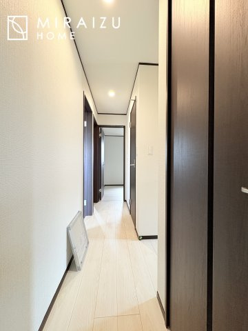 【洋室】 | 暮らしやすさを考えたプランで快適な現地ロケーションを実現。安らぎに満たされる、ゆとりのある日々を過ごせます♪