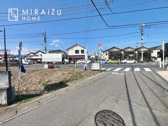 【前面道路含む現地写真】 | 贅沢な暮らしにぴったり設備が魅力♪家事導線の良い水回りで毎日綺麗家事もラクラク♪早朝、夜間問わず現地見学＆周辺環境ご案内致します♪
