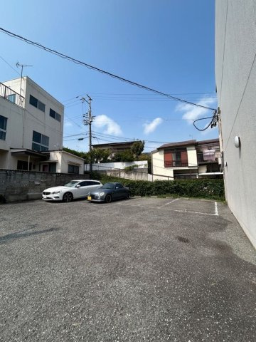 フルール須磨の駐車場
