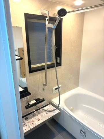田中町4丁目の浴室|乾燥機付きの浴室は雨の日でも洗濯物が干せるので、忙しい共働きのご家庭では大活躍です。
