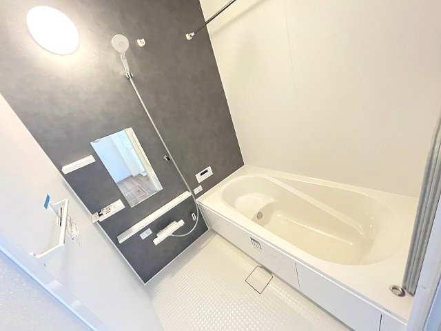 【浴室】 | 糟屋郡久山町猪野4期　1号棟（全2棟）【仲介手数料無料・0円】 | 現地写真。浴室です。