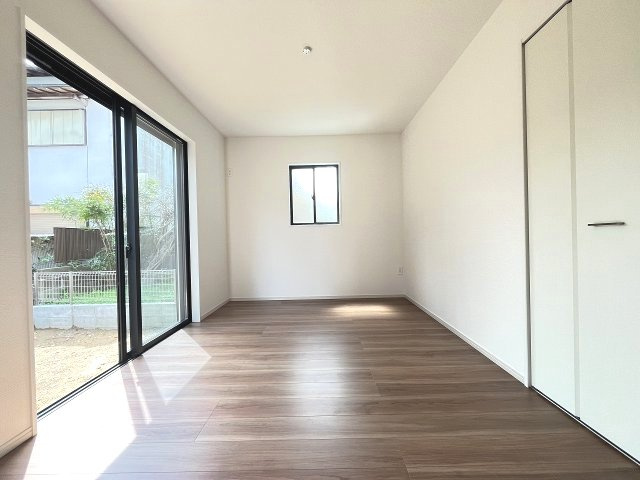 【洋室】 | 糟屋郡久山町猪野4期　1号棟（全2棟）【仲介手数料無料・0円】 | 現地写真。1階洋室です。