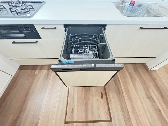 【キッチン】 | 糟屋郡久山町猪野4期　1号棟（全2棟）【仲介手数料無料・0円】 | 現地写真。食洗器が付いてます。