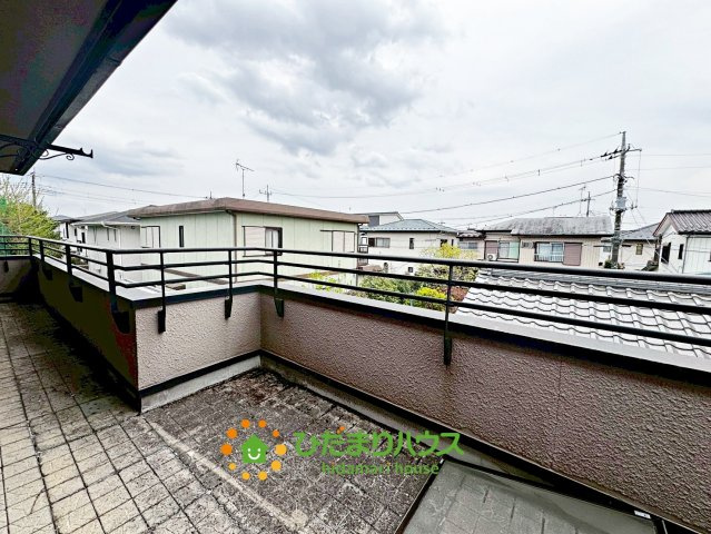 杉戸町杉戸　中古一戸建てのバルコニー|広々としたバルコニーです。お洗濯物も楽楽干せそうですね。