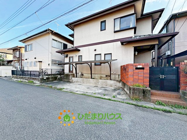 杉戸町杉戸　中古一戸建ての駐車場|カーポート付きで安心ですね。