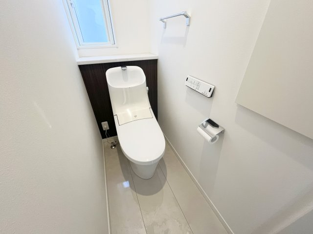 けやき台2丁目中古戸建のトイレ|無駄を省いたシンプルで開放的なトイレです♪