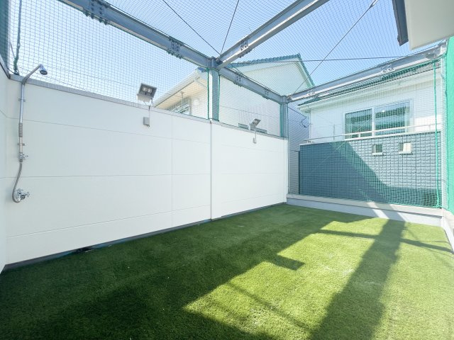けやき台2丁目中古戸建のその他|ガレージ屋上には人工芝のスペース付き！BBQや趣味のスペースとしても大活躍♪
