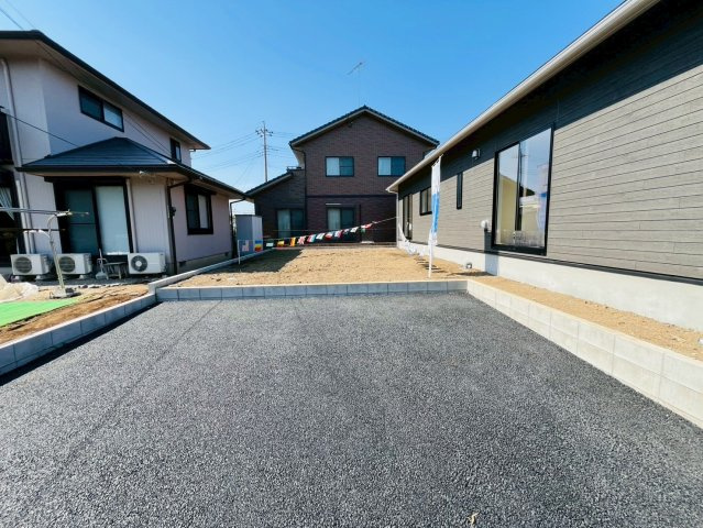 【Cradle Garden】　古河市尾崎　第１　全1邸の庭|〇庭〇
陽当たりの良いお庭でBBQや家庭菜園が楽しめます（＾＾）ウッドデッキを置いたり、夏はご家族で手持ち花火を楽しむのも良いですね♪
2026年4月撮影