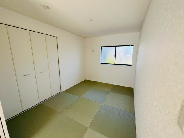 【Cradle Garden】　古河市尾崎　第１　全1邸の居間・リビング|〇和室　6帖〇
リビングと続き間の和室。ゆったりくつろぎたいときに嬉しいスペースです♪
2026年4月撮影