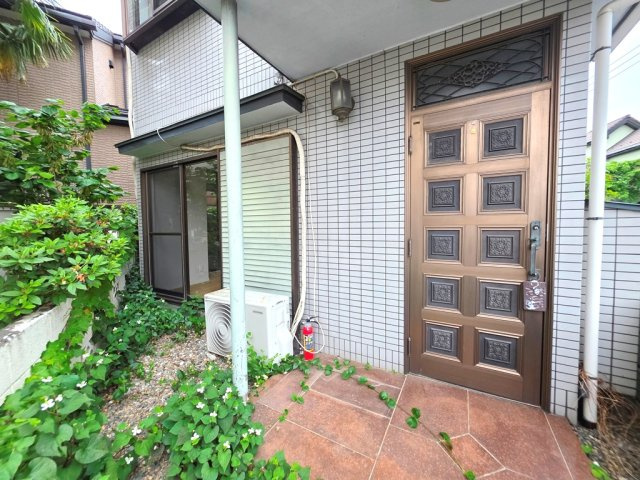 【庭】 | 東元町一丁目戸建て | 玄関先