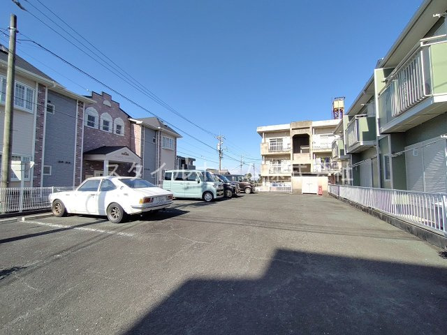 サンコーポ中山の駐車場
