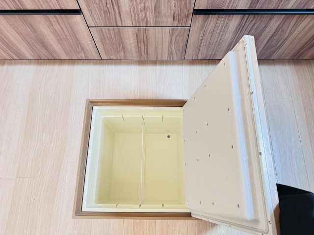 松戸市小山新築戸建【南部小学校：5分】のキッチン|キッチン床下収納