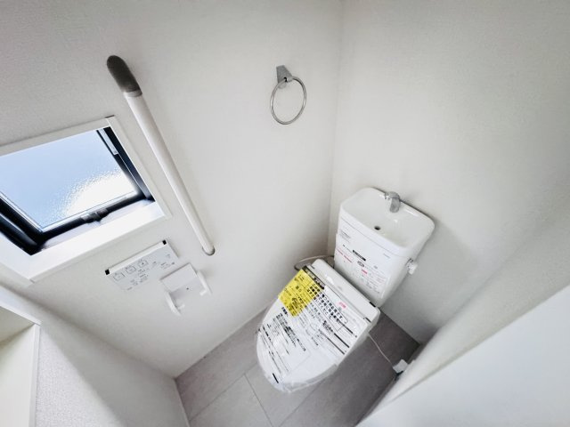 松戸市小山新築戸建【南部小学校：5分】のトイレ|温水洗浄暖房便座つきトイレ