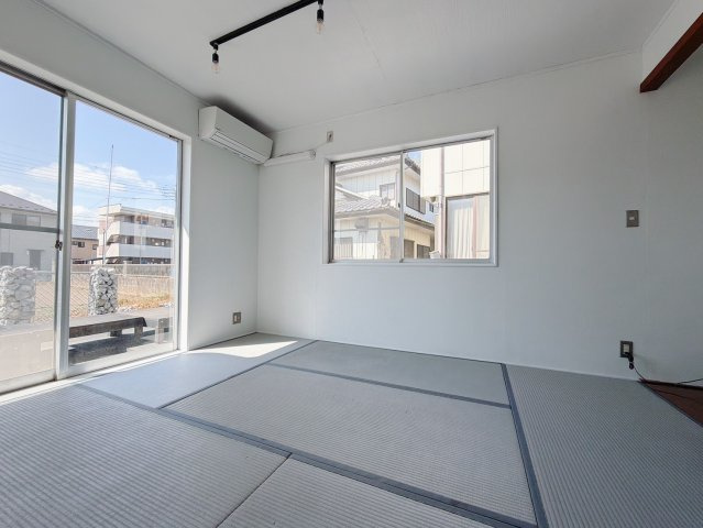 【中古戸建】伊勢崎市八斗島町の和室|■1階和室｜和室を書斎にしたり、冬にはコタツを敷いて家族みんなで年越しをするのもいいですね。家族みんなのお気に入りの空間になります♪