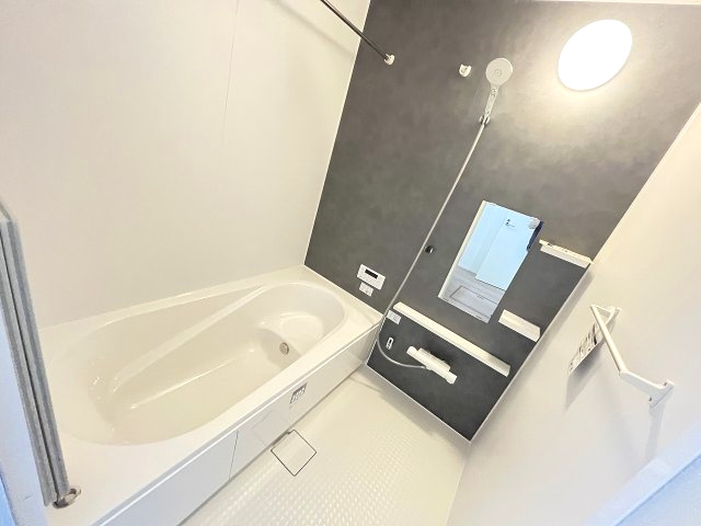 【浴室】 | 糟屋郡久山町猪野4期　2号棟（全2棟）【仲介手数料無料・0円】 | 現地写真。浴室です。