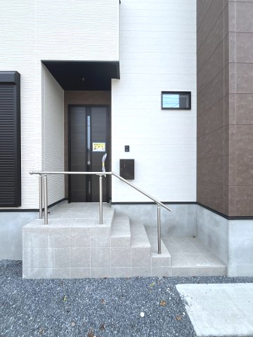 【玄関】 | 糟屋郡久山町猪野4期　2号棟（全2棟）【仲介手数料無料・0円】 | 現地写真。
