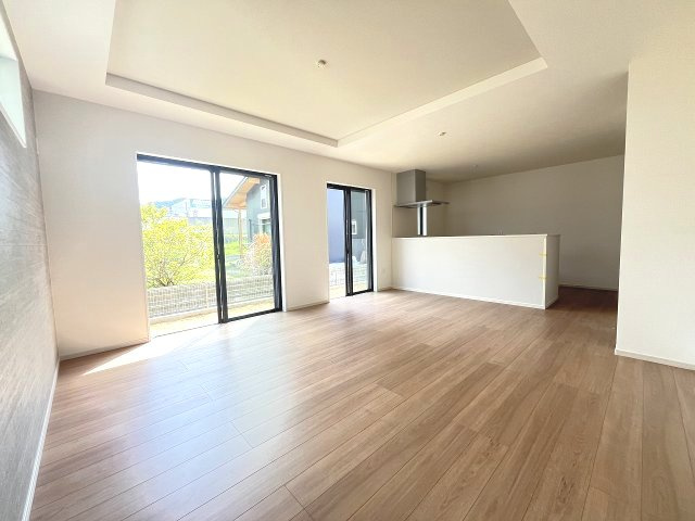 【居間・リビング】 | 糟屋郡久山町猪野4期　2号棟（全2棟）【仲介手数料無料・0円】 | 現地写真。