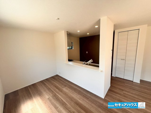 【今からご案内可能】知多市岡田開戸　全4棟の居間・リビング|【LDK】
◆日当たりが良く温かい広々リビングは家族の団らんスペースになります。
