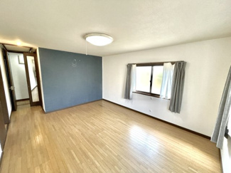 【居間・リビング】 | 大津市大物723-21　中古戸建 | 洋室11帖