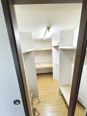 【その他】 | 大津市大物723-21　中古戸建 | 大きな収納がそれぞれにあります