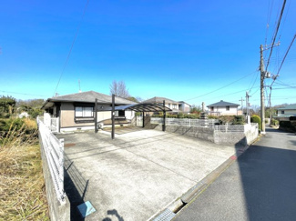 【その他】 | 大津市大物723-21　中古戸建 | カーポート付駐車スペース、6台がゆったり駐車可能