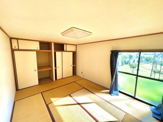 【和室】 | 大津市大物723-21　中古戸建 | 別棟の和室、大容量の押入れも備えています。