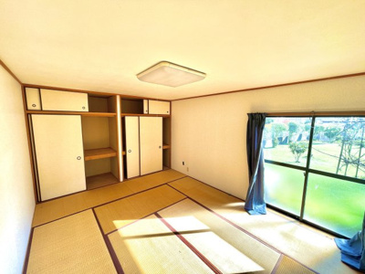 【和室】 | 大津市大物723-21　中古戸建 | 別棟の和室、大容量の押入れも備えています。