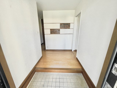 【玄関】 | 大津市大物723-21　中古戸建 | すっきりした左側建物玄関。