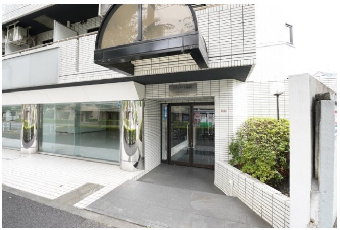 エヴェナール方南町のエントランス|リノベーション済☆