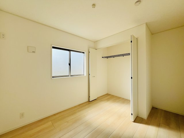 前橋市北代田町の洋室|お子様の一人部屋デビューにも最適♪