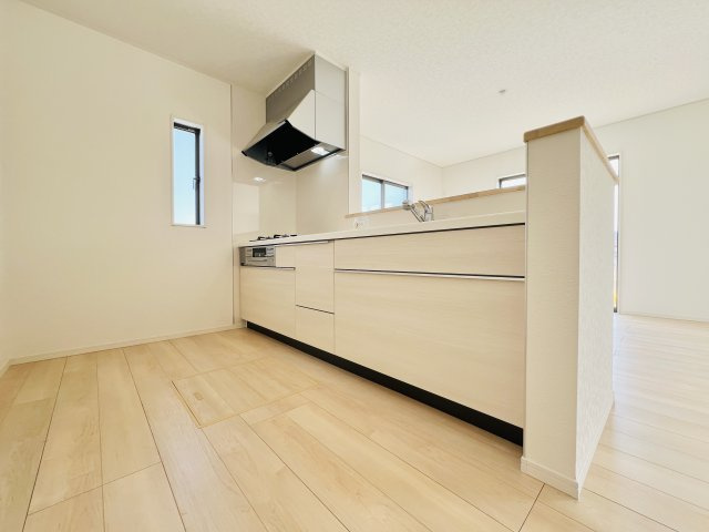前橋市北代田町のキッチン|ご家族でお料理も楽しめる、作業スペース広々キッチン♪