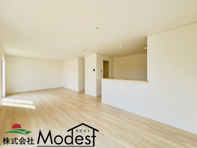 前橋市北代田町の居間・リビング|家具の配置も考えやすく、ご家族も自然と集まるリビング♪