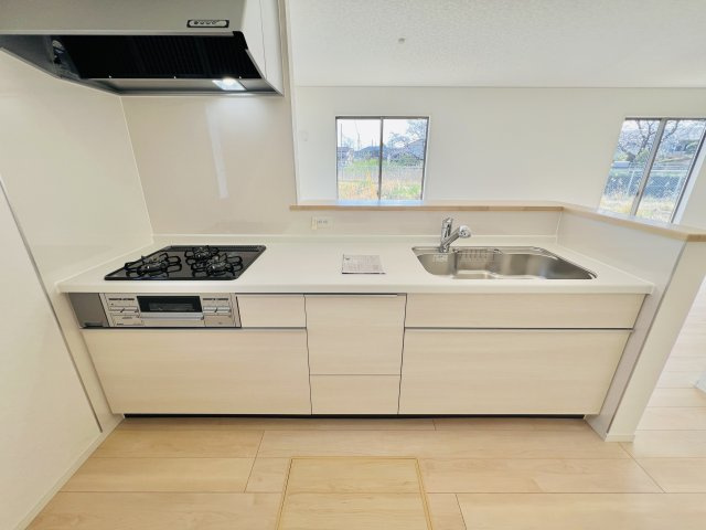 前橋市北代田町のキッチン|人気の対面キッチンで、ご家族との会話も弾みます♪