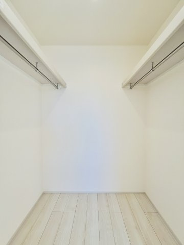 前橋関根町の収納|高さのあるものもたっぷり収納可能なウォークインクローゼット♪