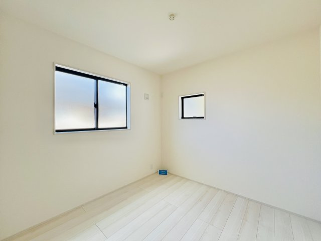 前橋関根町の洋室|お子様の一人部屋デビューにも最適♪