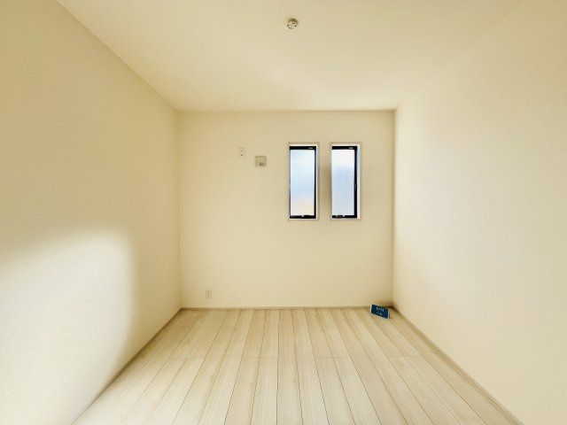 前橋関根町の洋室|プライベート空間も確保できる間取りも魅力的♪