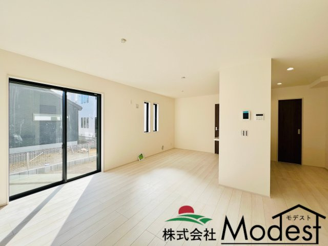 前橋関根町の居間・リビング|明るいリビングは、ご家族も自然と集まる空間♪