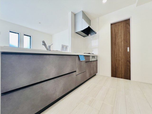 前橋関根町のキッチン|お料理も快適にできるキッチンは、家事ラク動線で日々の暮らしも快適に♪