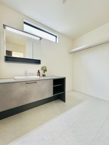 前橋関根町の独立洗面台|洗練されたデザインのパウダールーム◎