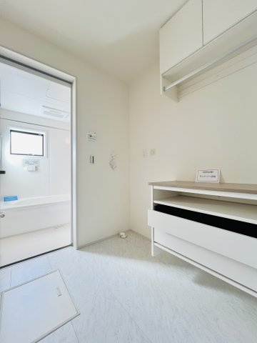 前橋関根町の脱衣所|収納完備のランドリースペース◎