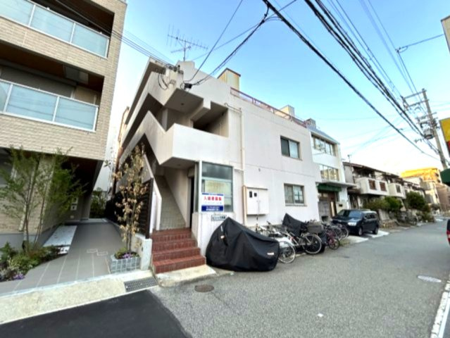 ビシック西進の外観