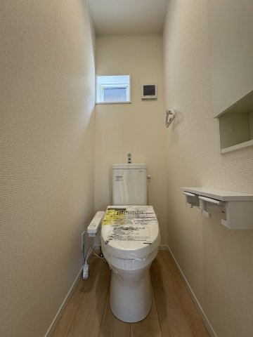 CRADLE GARDEN　若松区二島第4のトイレ|温水洗浄便座付きのトイレです。汚れてもサッとひと拭きでお手入れ簡単。節水仕様でしっかり洗浄できます。環境にやさしく、しかも経済的です。