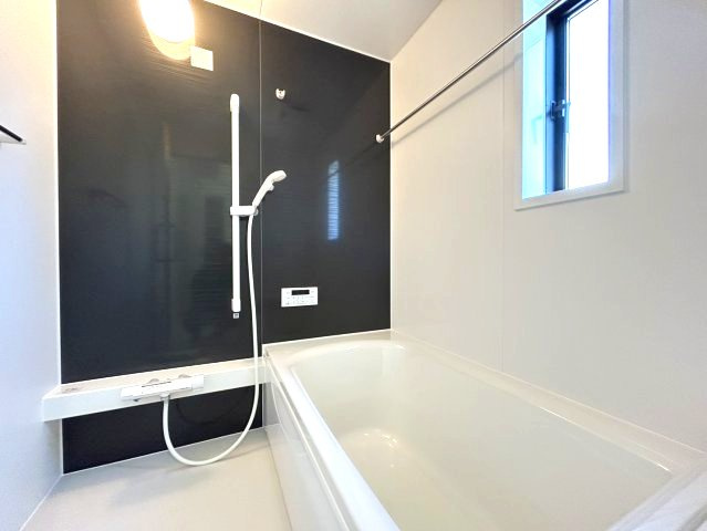 長野市差出南２丁目の新築一戸建の浴室