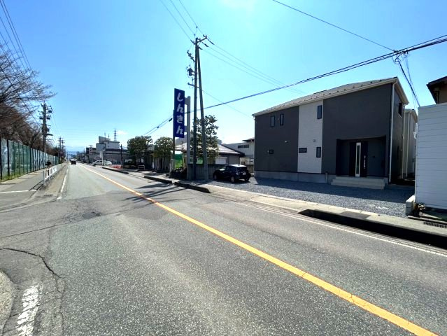 長野市差出南２丁目の新築一戸建の前面道路含む現地写真